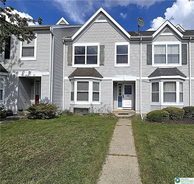 Foto principal - 327 Hill Rd