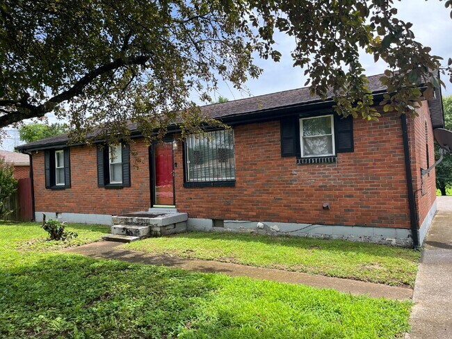 Building Photo - 3311 W Hamilton Ave