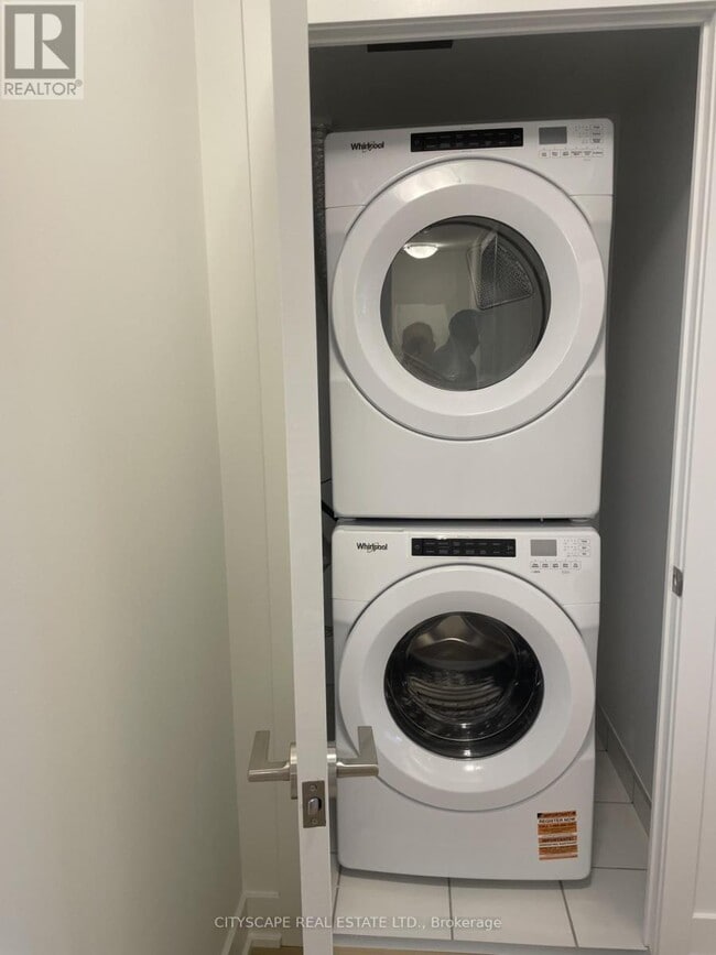 Photo du bâtiment - 2425 Simcoe St N