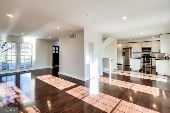 Foto del edificio - 1304 Longbow Rd