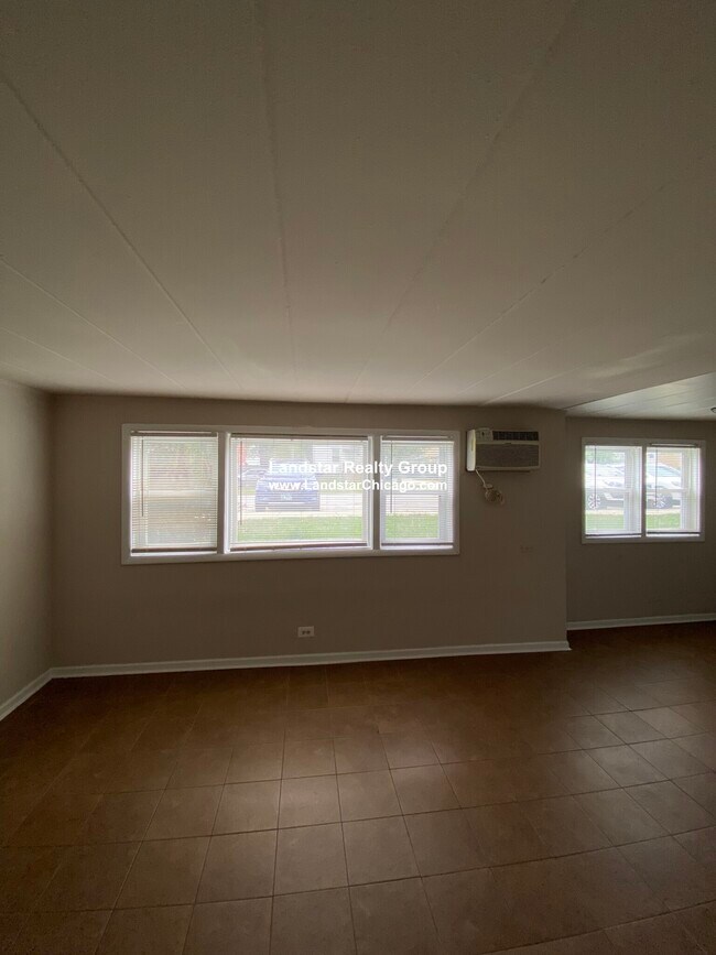 Building Photo - 9620 Ivanhoe Ave