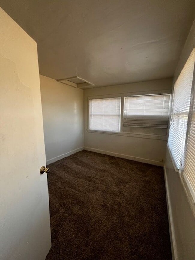 Building Photo - 2416 Center St