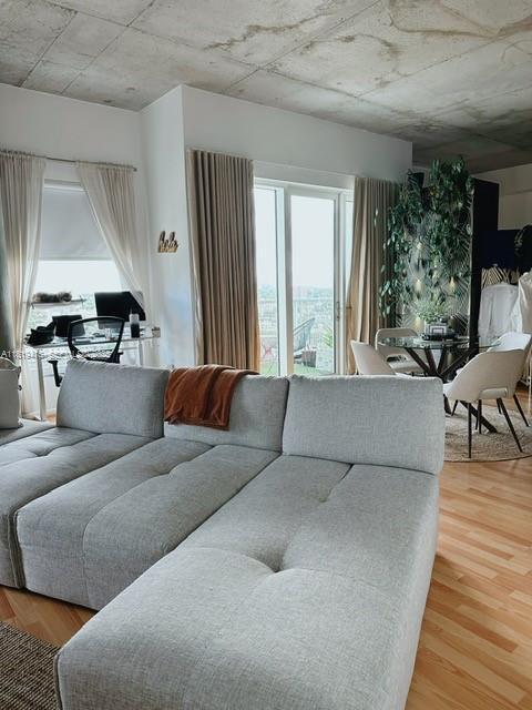 Foto del edificio - 10 SW South River Dr