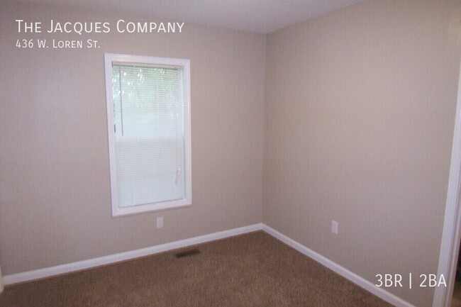 Building Photo - Newly Remodeled 3 Bedroom 2 Bath Convenien...