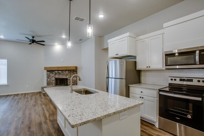Foto del edificio - Wonderful Townhomes in Cooper District!!