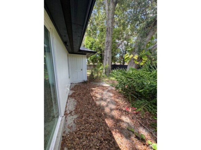 Foto del edificio - 2 Bedroom-Fully Remodeled, Includes Lawn C...