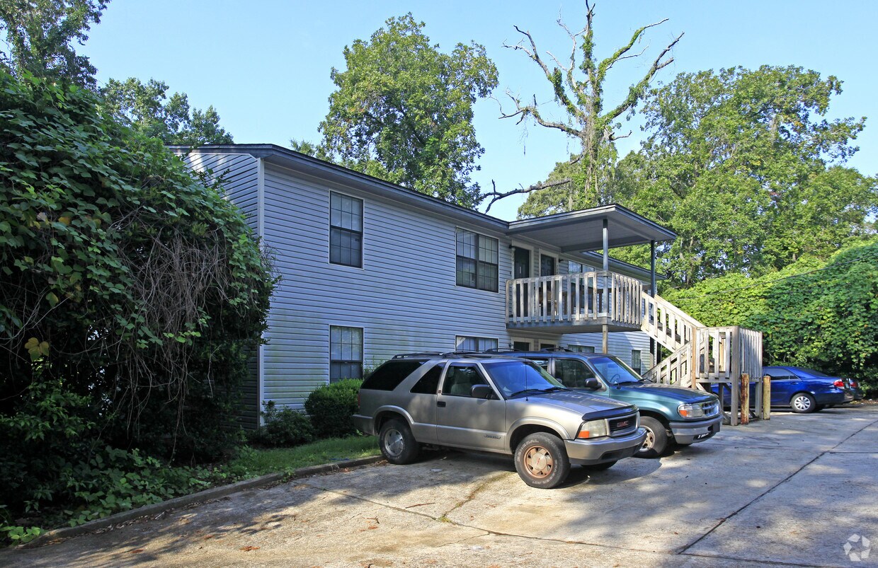 Foto del edificio - 704 Pointe Ct