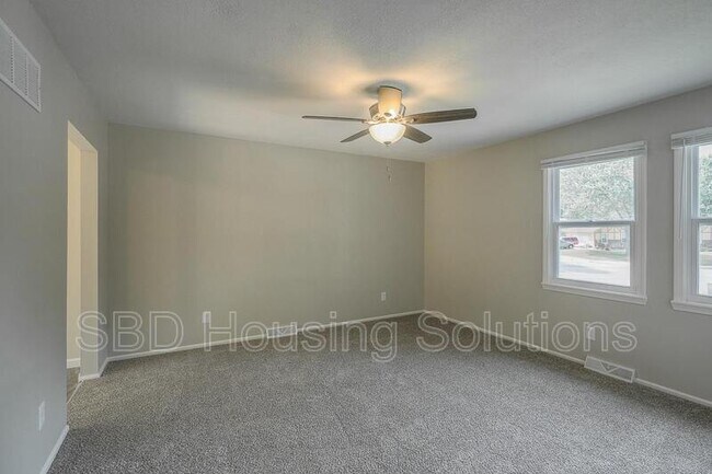 Building Photo - 1012 E Langsford Rd
