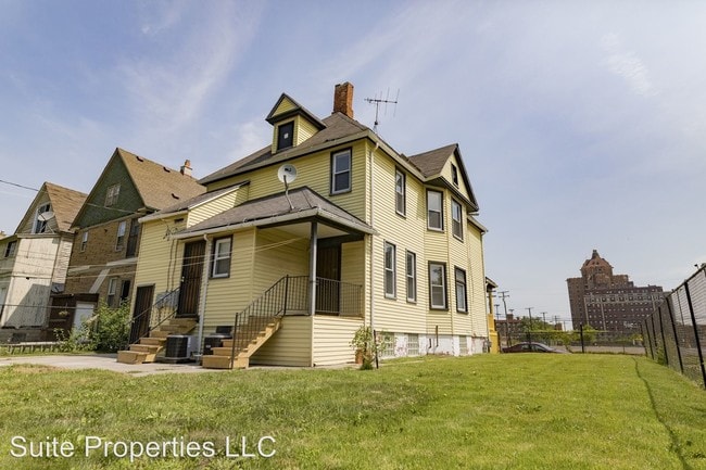 Building Photo - 971 Fischer St