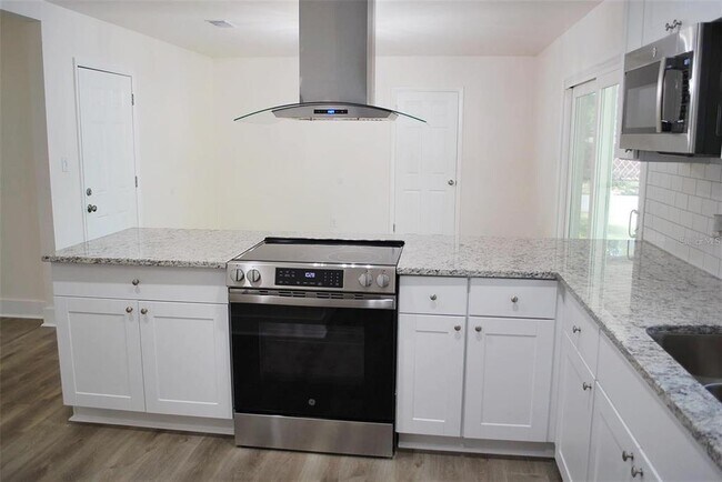 Building Photo - 1802 NE 15th Ter