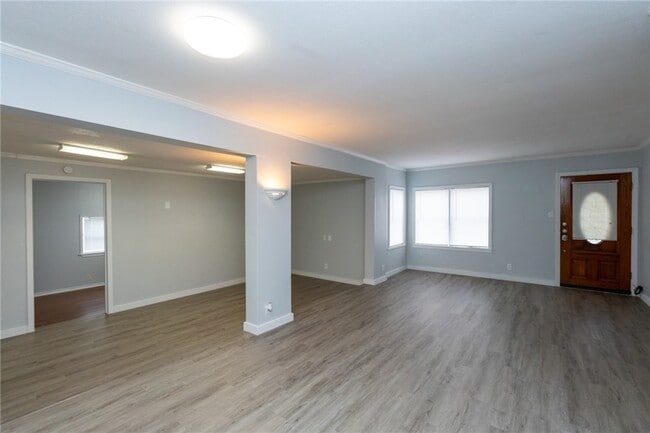 Building Photo - 706 Pennington Dr