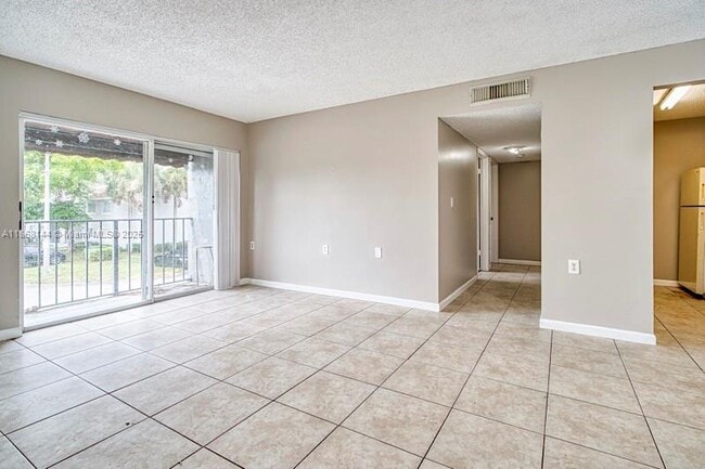 Foto del edificio - 1139 Lake Terry Dr