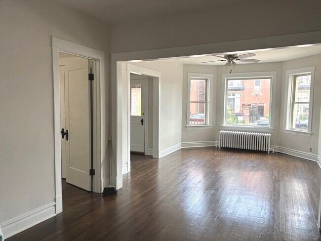 Foto del edificio - 2737 W Belmont Ave
