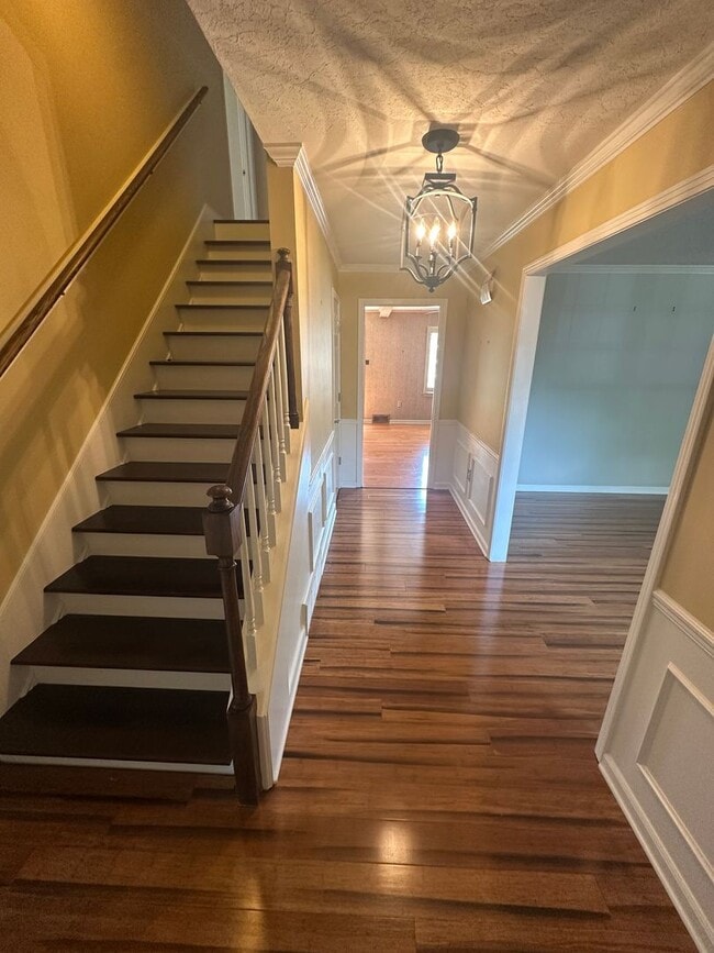 Building Photo - 4BD/3.5BA Germantown Charmer!