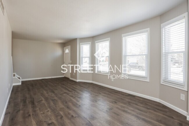 Building Photo - REDUCED!