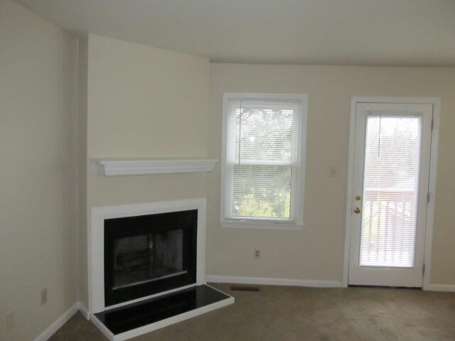 Building Photo - 3300 Lyon Dr
