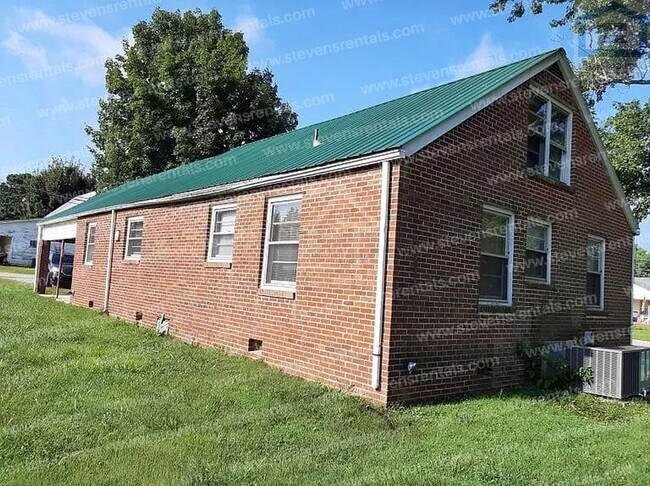 Building Photo - 123 Keaton St