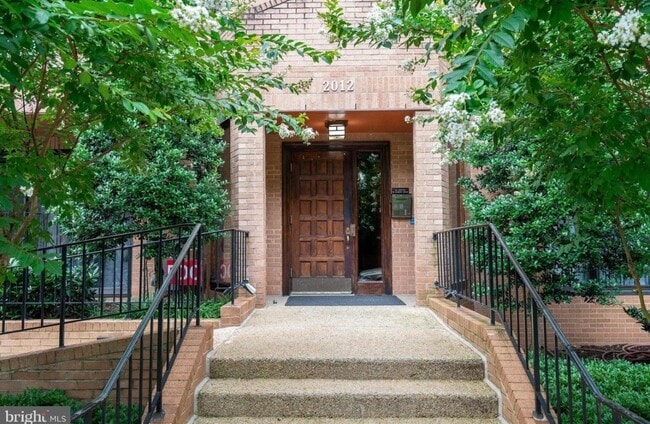 Building Photo - 2012 Wyoming Ave NW