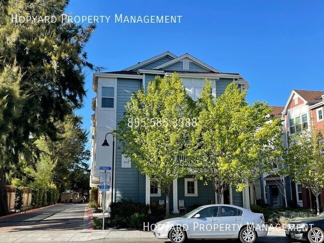 Building Photo - Spacious & Beautiful Mountain View Townhouse!