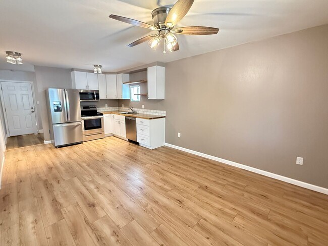 Building Photo - Midtown Cozy Two bedroom Home