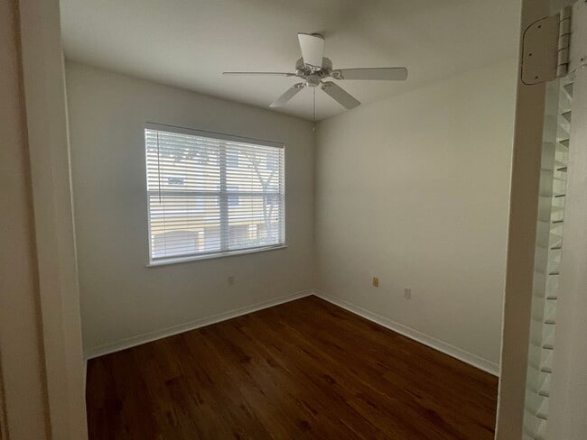 Building Photo - 2BR/2BA Visconti Townhome with Hard Wood F...