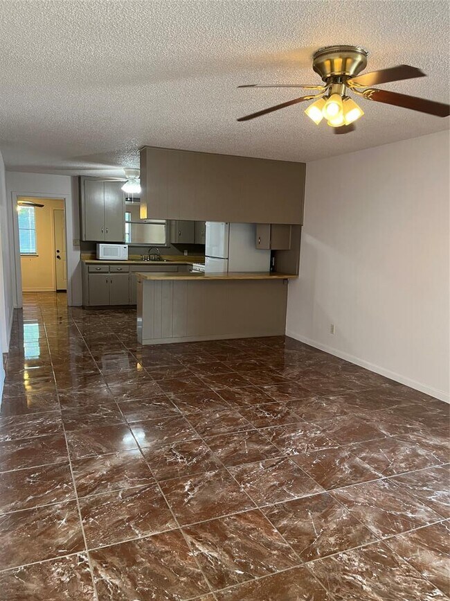 Foto del edificio - 7406 Southgate Ln