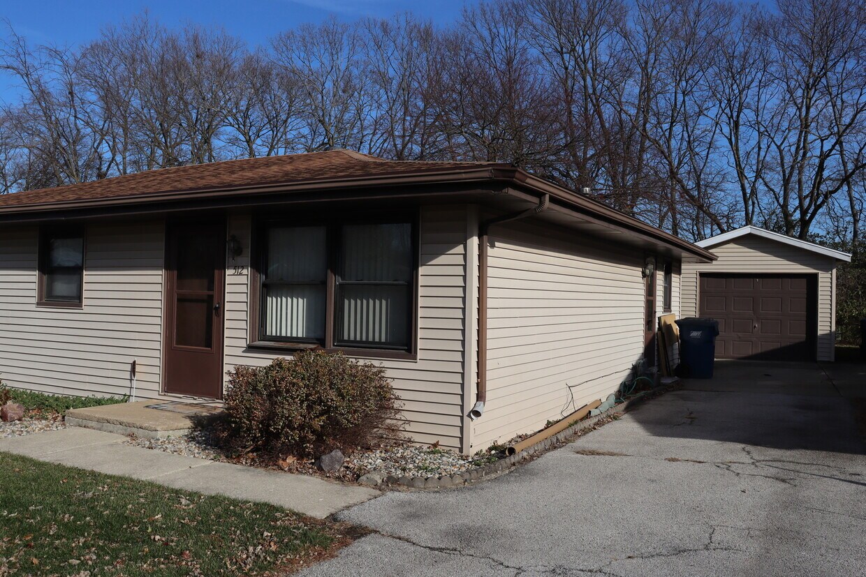Primary Photo - 512 Bisaillon Ave