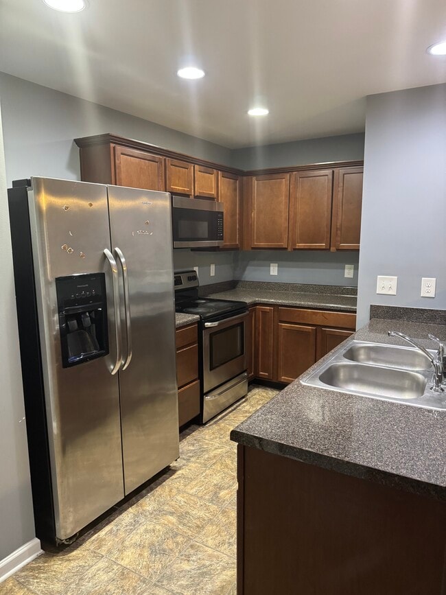Building Photo - 5919 Fazenda Dr