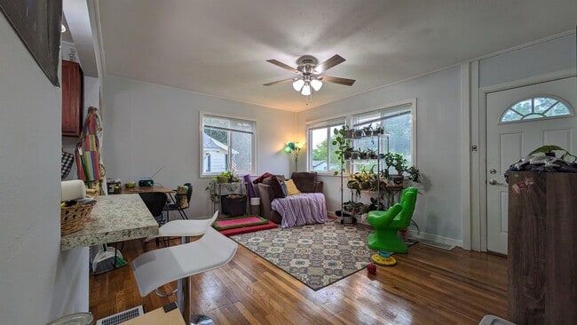 Building Photo - 1418 Summit Ave