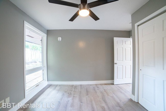 Foto del edificio - 2 br, 1 bath House - 2727  Hubbell Avenue A