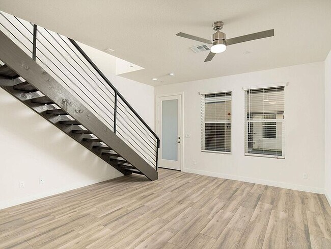 Building Photo - 15915 N 74th Dr