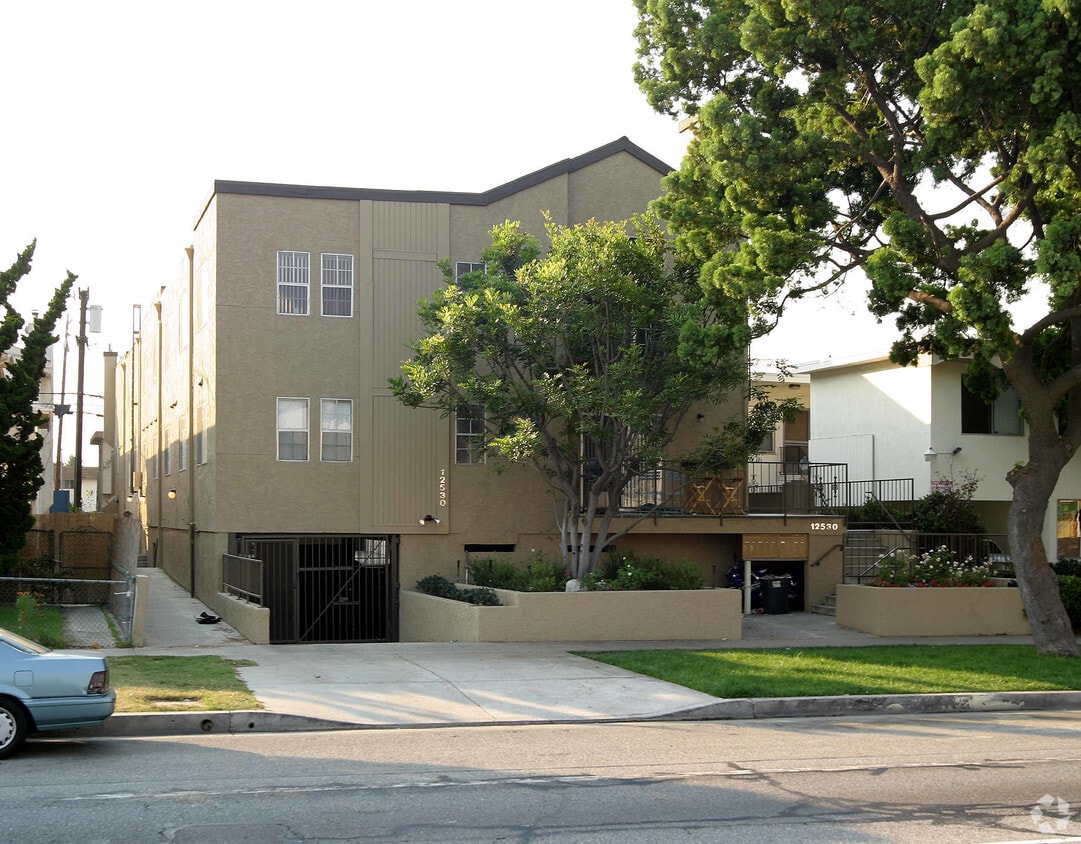 Primary Photo - 12530 Venice Blvd