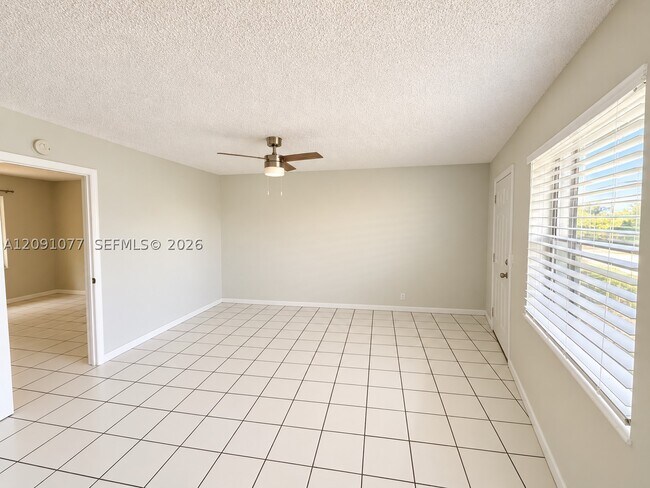 Foto del edificio - 1610 NW N River Dr