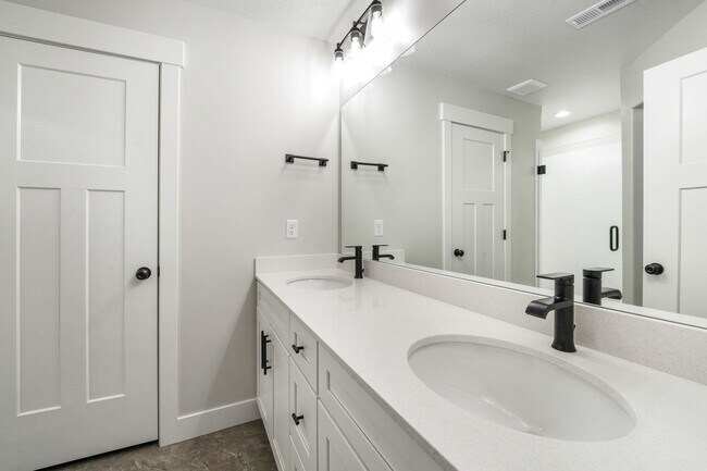 Foto del edificio - *Pet-Friendly* Townhome