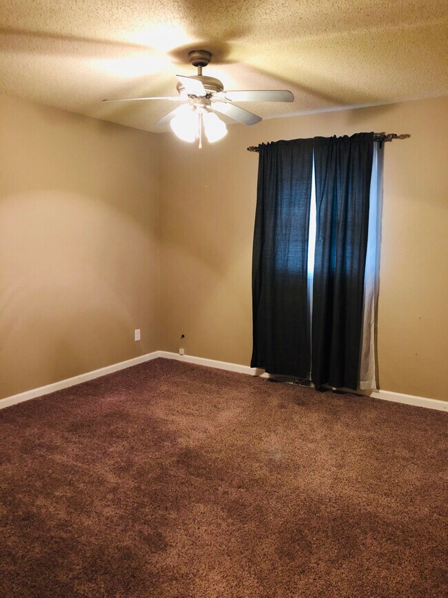 Foto del edificio - 826 Deerfield Rd