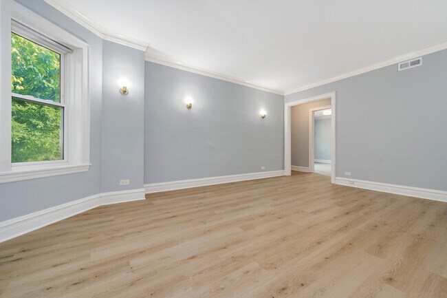 Building Photo - 5823 N Rockwell St