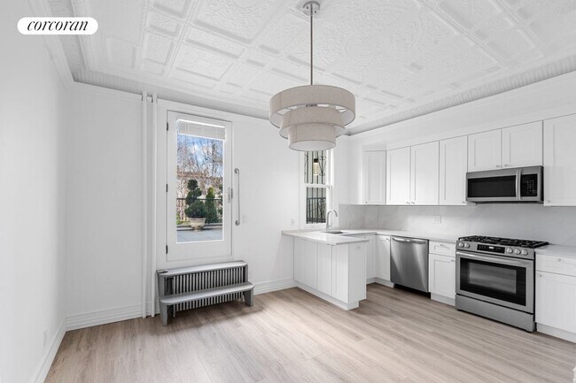 Building Photo - 355 7th St