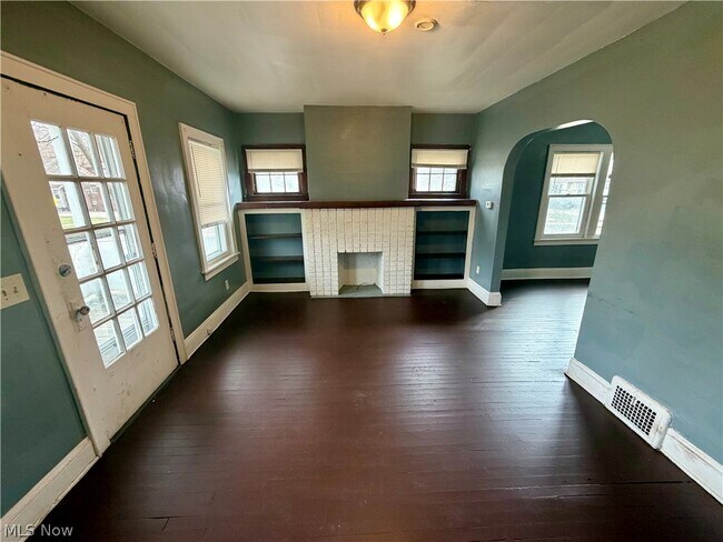 Building Photo - 578 Hoye Ave