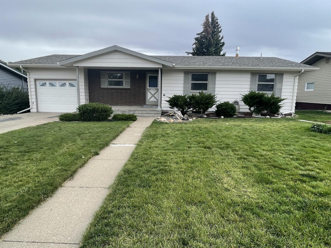 Primary Photo - 3204 17th Ave S