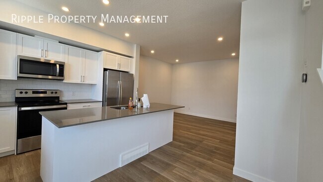 Building Photo - Modern 2 Beds, 2.5 Baths TownHouse | No Pe...