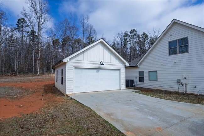 Building Photo - 214 Oakwood Dr