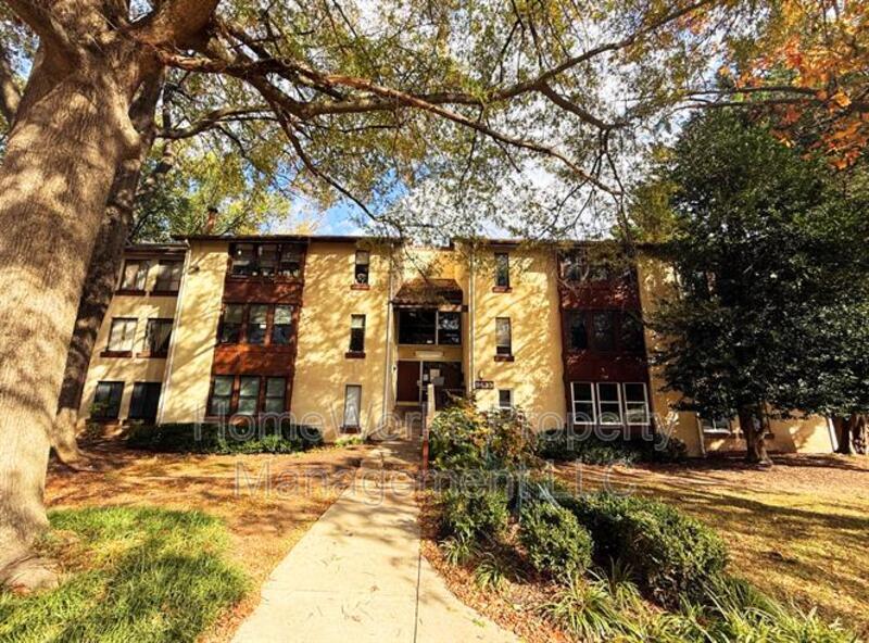 Foto principal - 9633 White Acre Rd