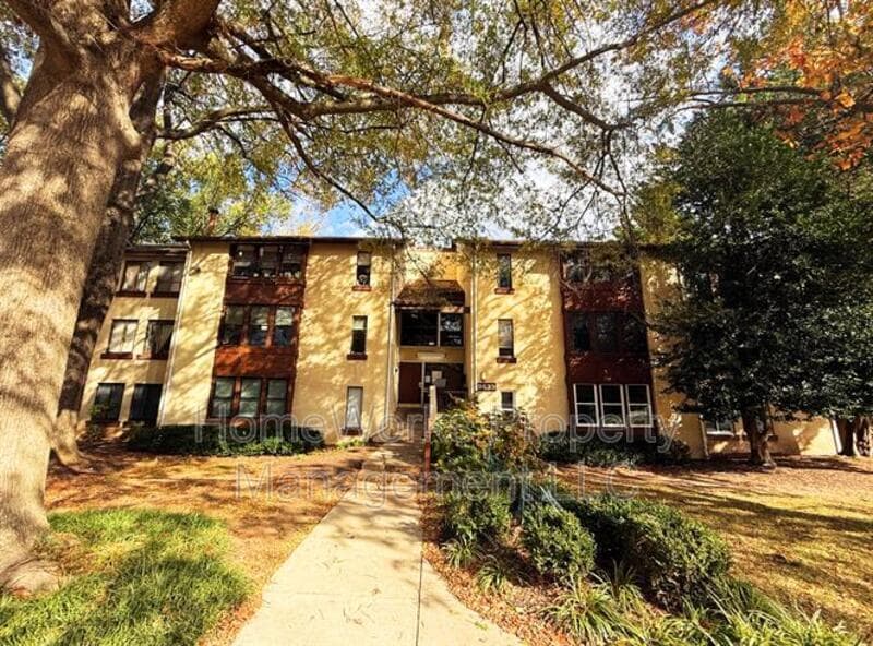 Foto principal - 9633 White Acre Rd