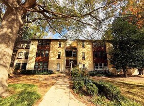 Building Photo - 9633 White Acre Rd