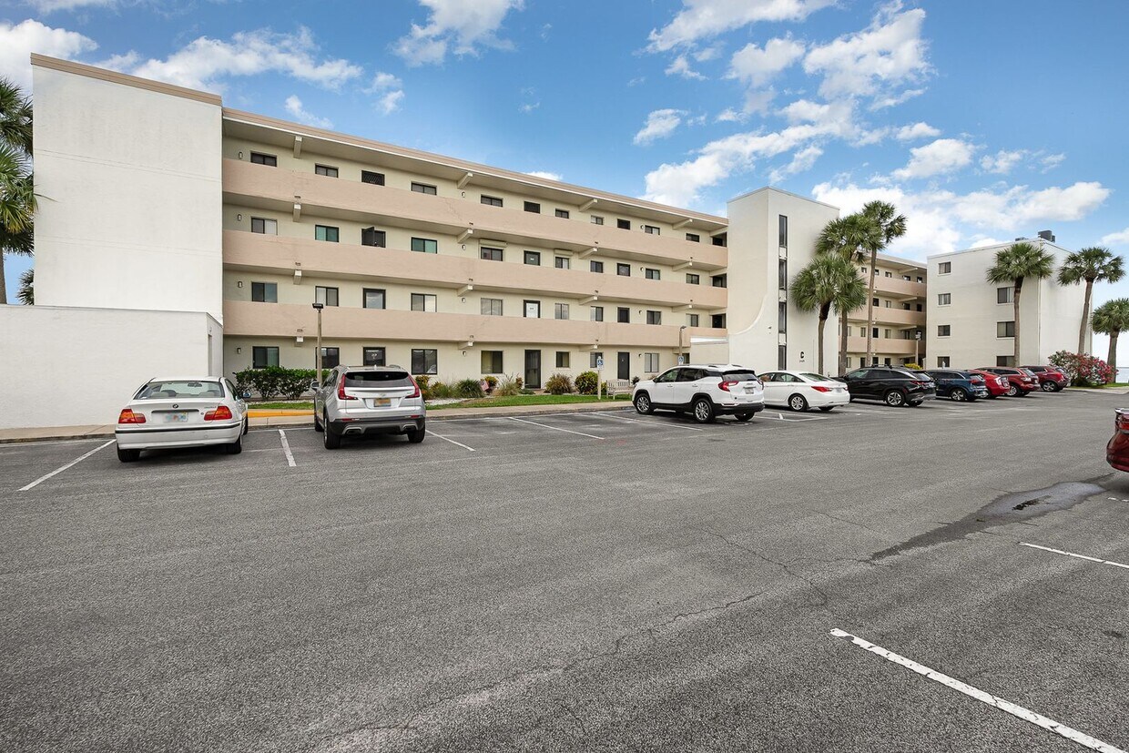 Foto principal - New Renovated Condo