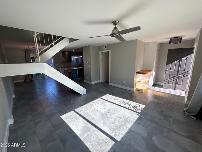 Foto del edificio - 2927 E Fairmount Ave