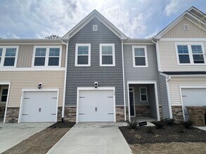 Building Photo - 208 Garden Vine Trl