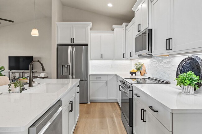 Foto del edificio - West Valley Luxury Townhome
