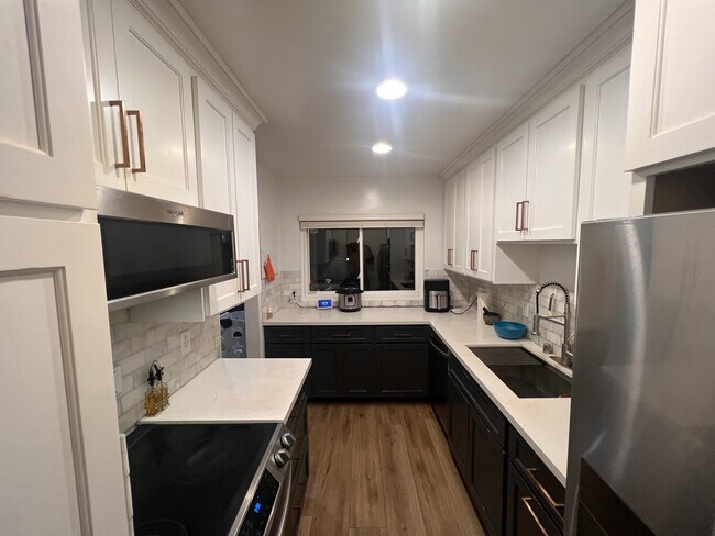 Foto del edificio - 5651 Sumner Way