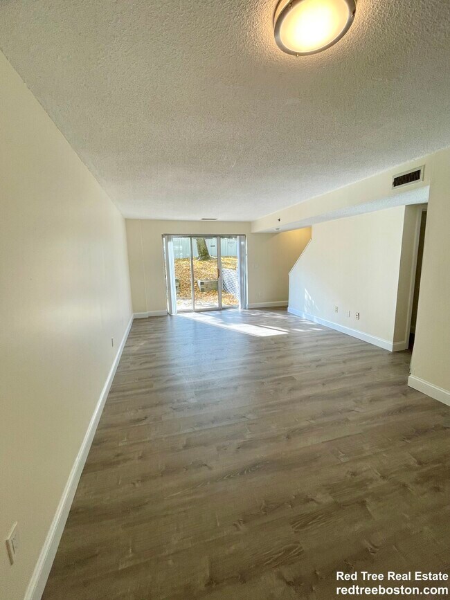 Foto del edificio - 148 N Beacon St